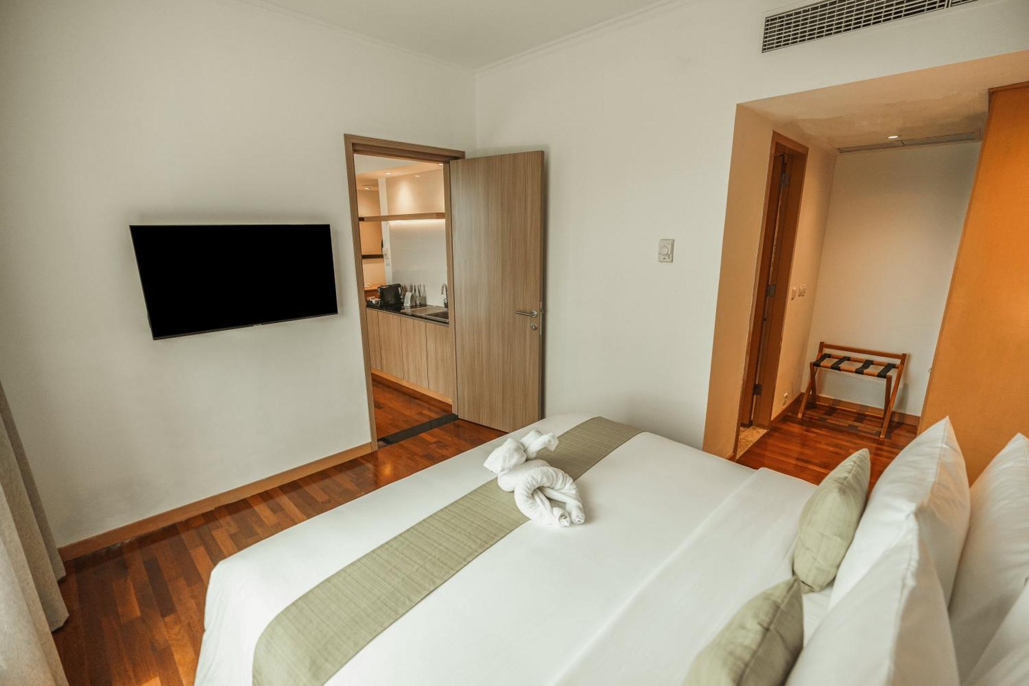 Hotel Kimaya Slipi Jakarta By Harris Экстерьер фото