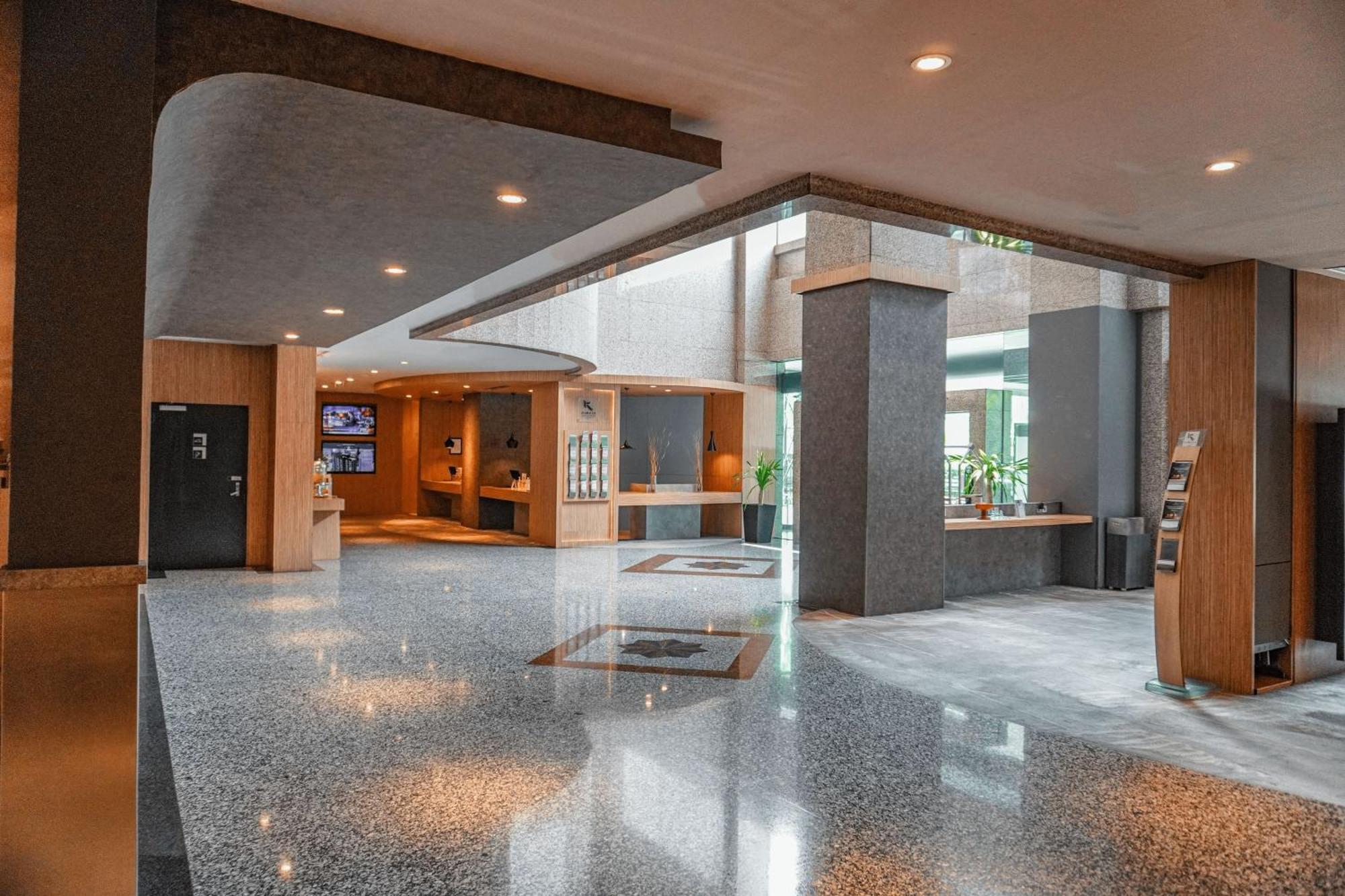Hotel Kimaya Slipi Jakarta By Harris Экстерьер фото