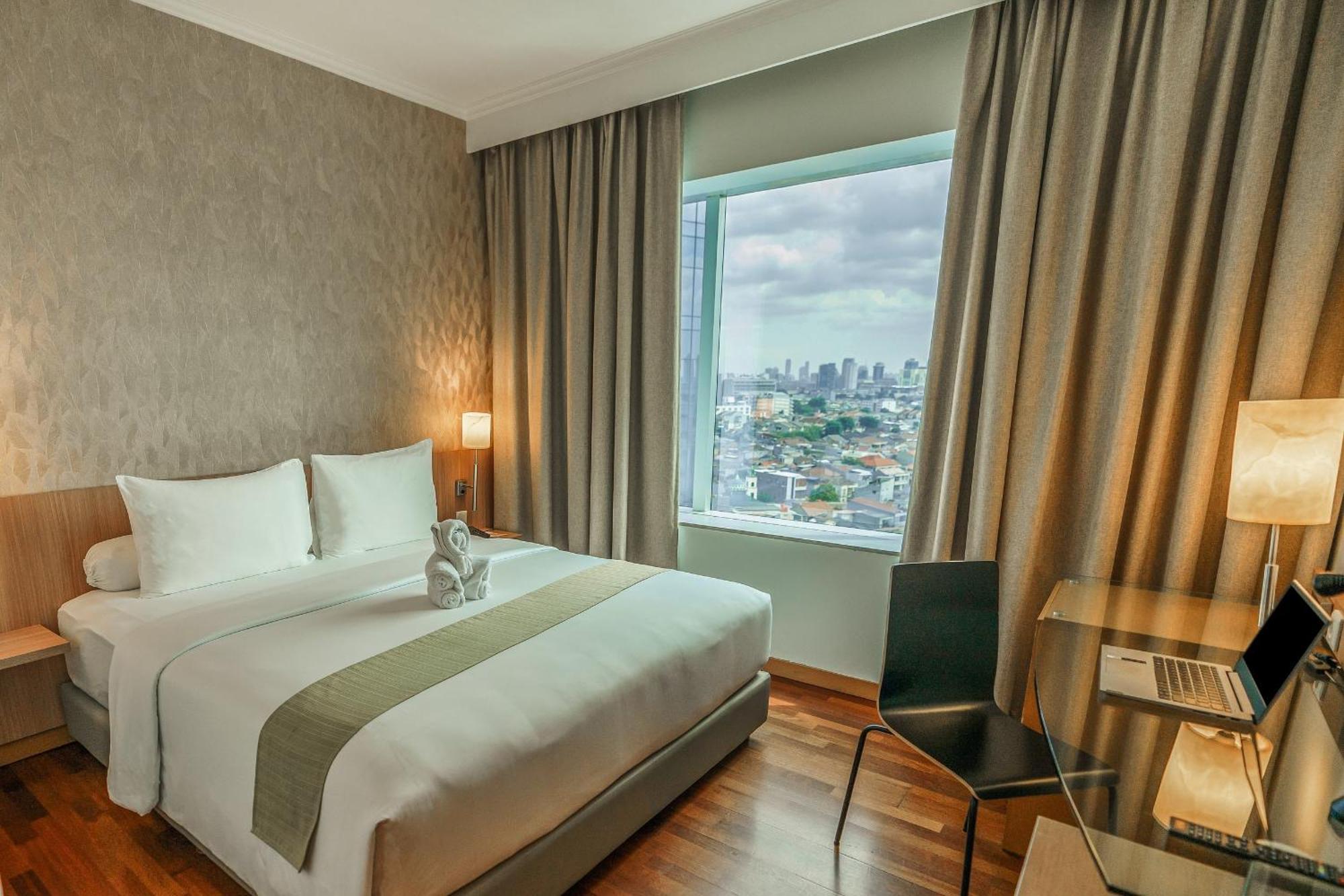 Hotel Kimaya Slipi Jakarta By Harris Экстерьер фото